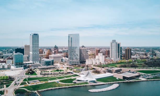 Milwaukee Skyline img